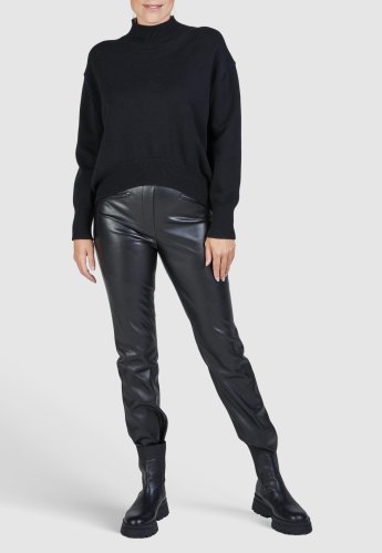 detail Módní svetr 8029 82025 Marc Aurel