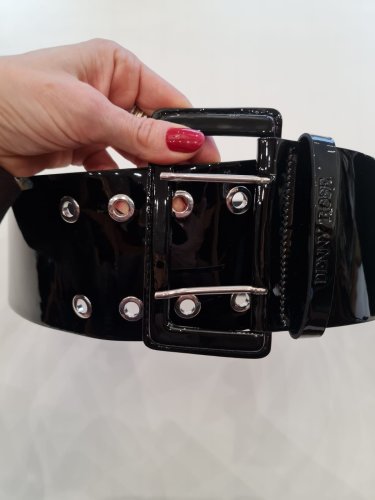 detail Módní pásek Denny Rose ledvinový