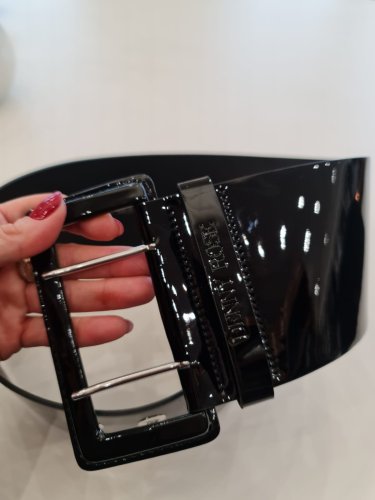 detail Módní pásek Denny Rose ledvinový