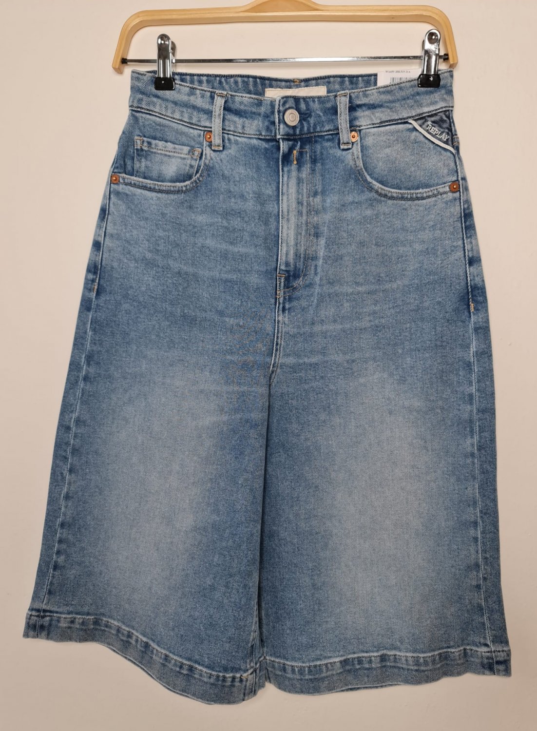 náhled Módní jeans bermudy Replay WA459